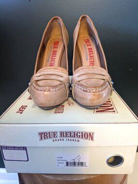 True Religion Penny Loafer Heels Tan/Nude Size 6
